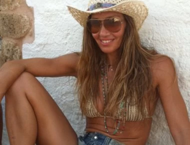 Ελένη Πετρουλάκη: Γυμνάζεται στην παραλία και ανεβάζει τη θερμοκρασία στα ύψη (φωτο)